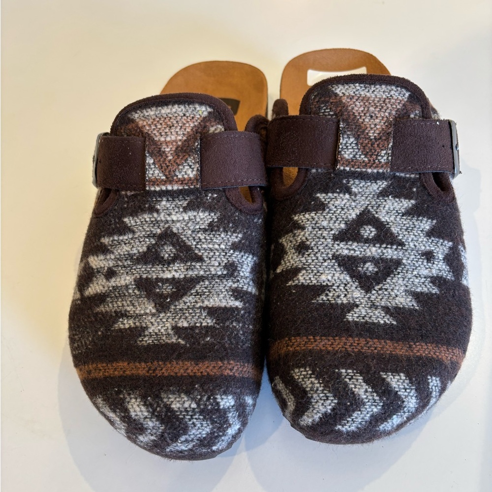 DIRTY LAUNDRY CLOGS! BNIB!
